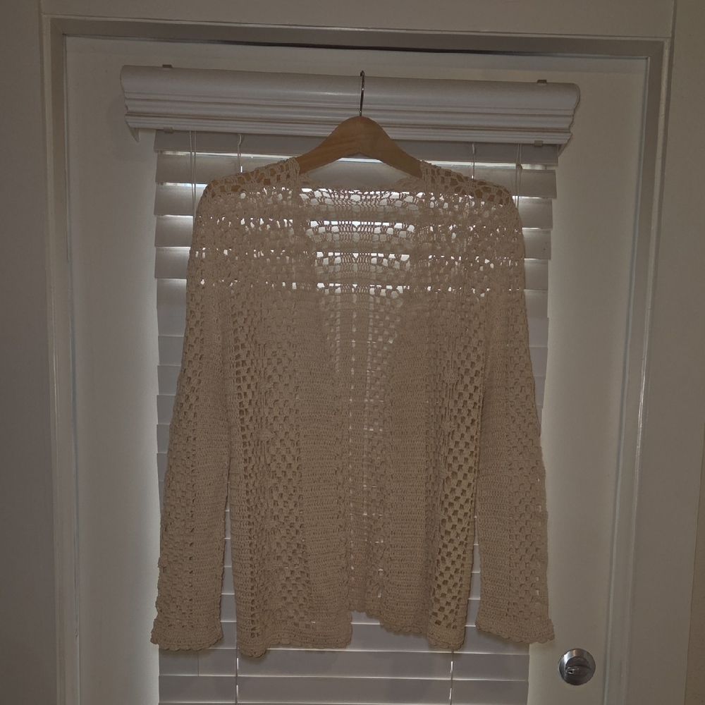 Elegant Crochet Cardigan in Cream